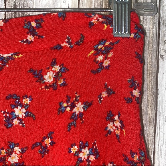American Eagle Outfitters Red Floral Shorts - Picture 4 of 6